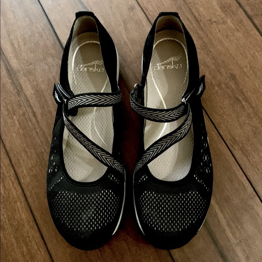 Dansko woman’s Hilda black Mary Jane shoes size 40 9.5